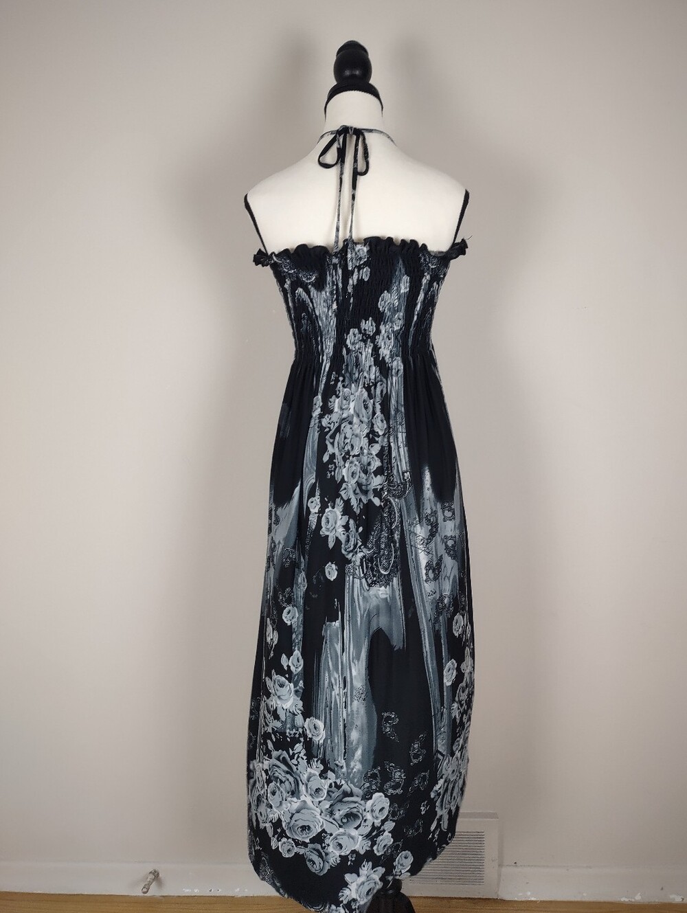 Black & White Floral Smocked Halter Midi Dress Size S - Picture 3 of 6